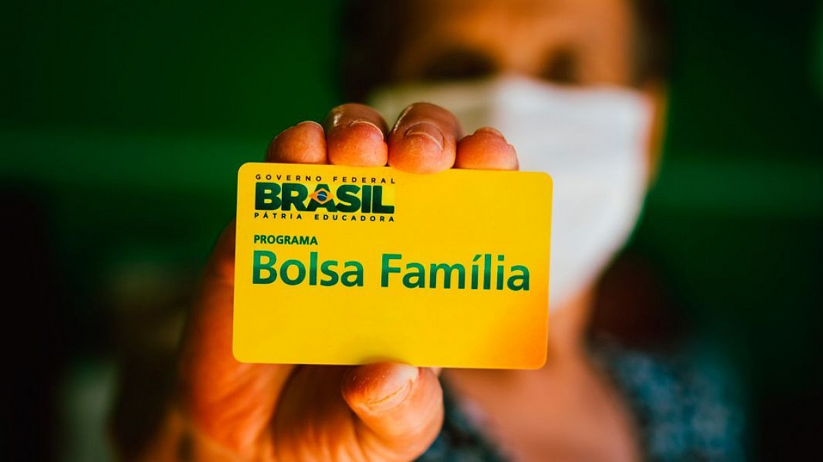 Governo prevê Bolsa Família de R$ 300 em novembro e dezembro