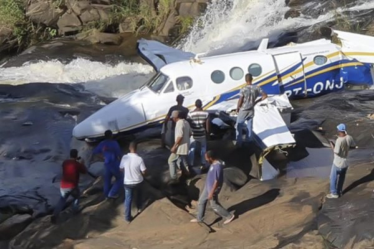 Aeronáutica investiga se avião com Marília Mendonça bateu em torre de alta tensão