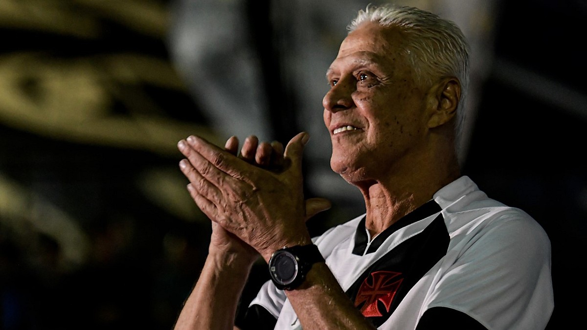 Ídolo do Vasco, Roberto Dinamite morre aos 68 anos 