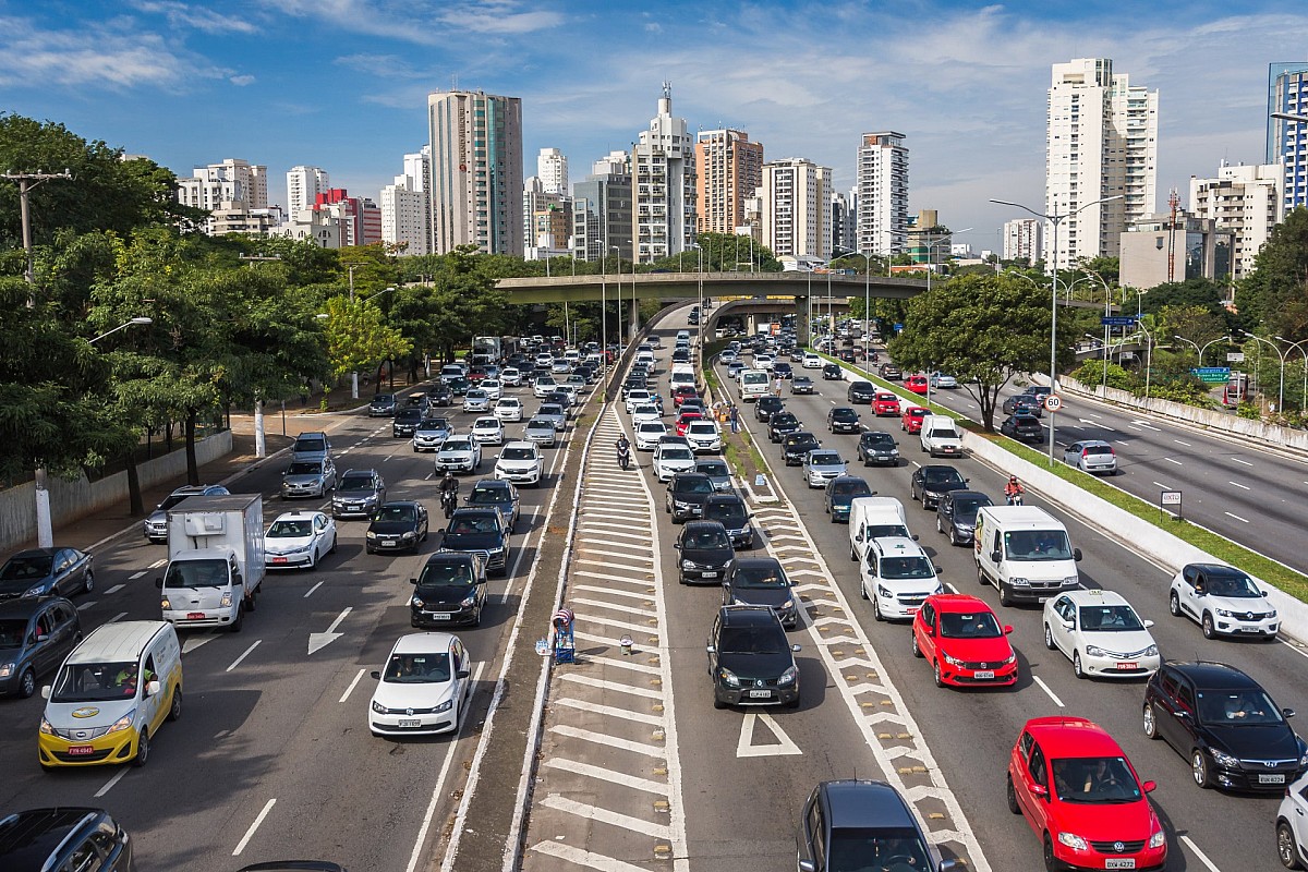 Mais de 5 milhões de veículos devem deixar São Paulo pelas principais rodovias neste carnaval