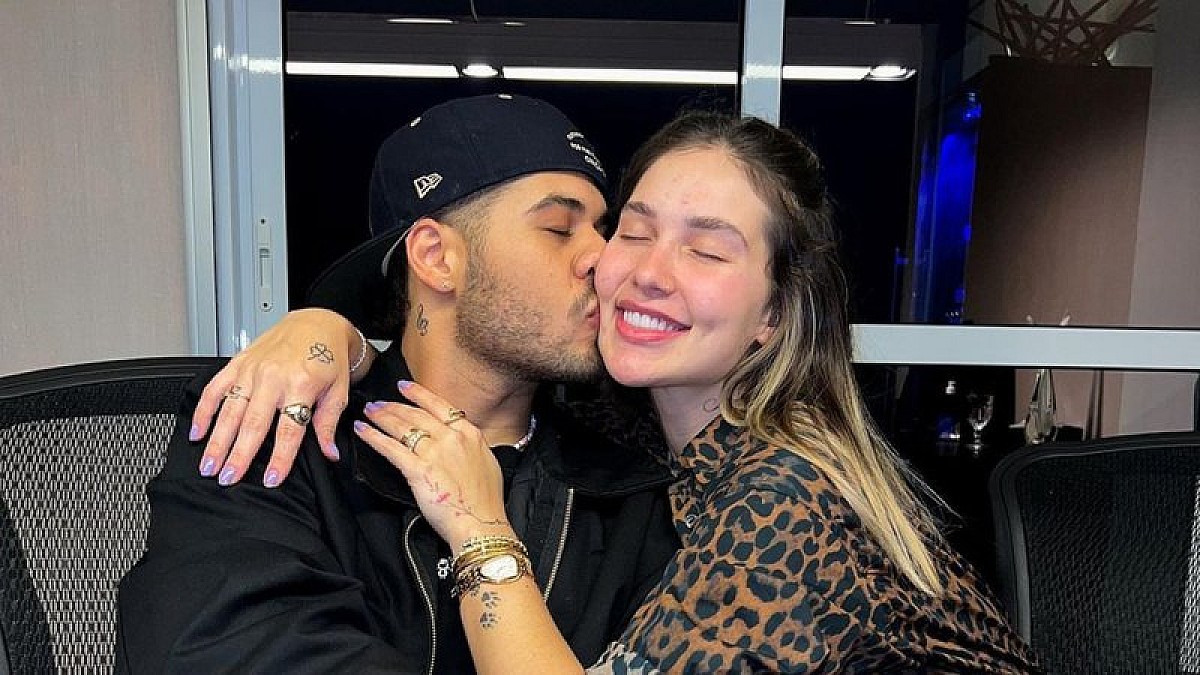 Virginia e Zé Felipe desembarcam de cruzeiro de Neymar