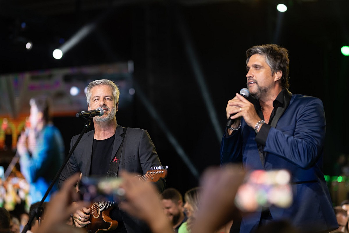 Victor e Léo anunciam o primeiro show do retorno da dupla