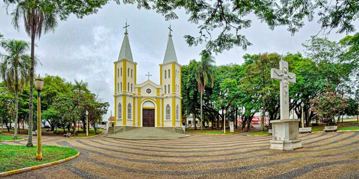 Vem aí a 25ª Festa de Santo Antônio em Avaré com shows, comidas típicas e diversão para toda a família!