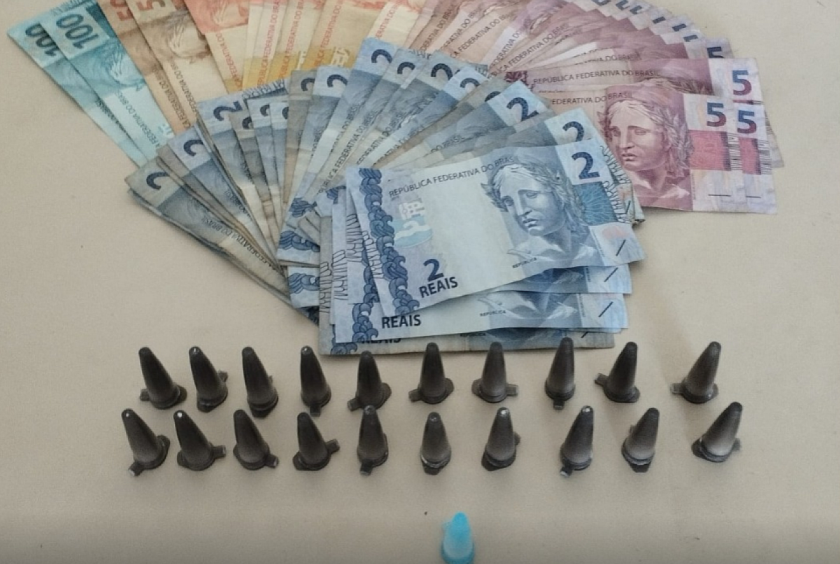 Homem é preso com porções de cocaína e dinheiro no Jardim Paraíso, em Avaré