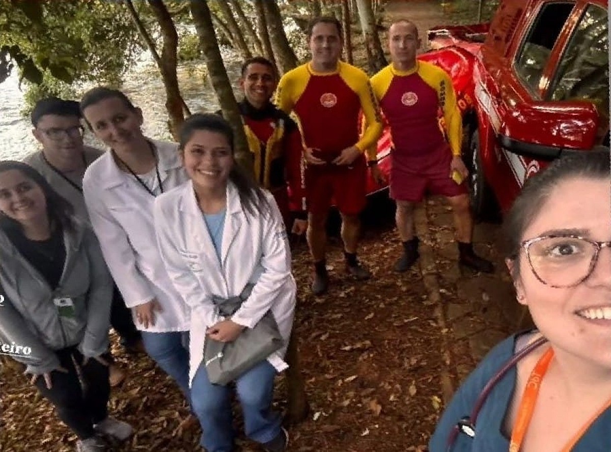 Corpo de Bombeiros realiza operação para atender idoso isolado em ilha no Rio Pardo