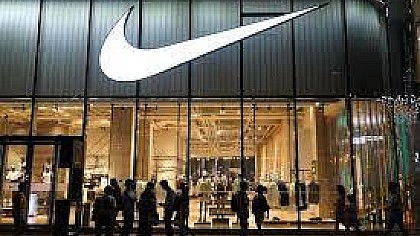 Nike anuncia que fechará lojas na Rússia