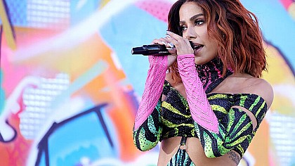 Anitta lança versão deluxe do álbum 