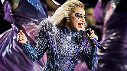 Lady Gaga encerra show por medo de curto-circuito: “Estava muito perigoso”