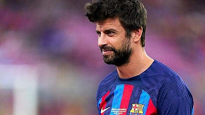 Após se separar de Shakira, Piqué anuncia aposentadoria do futebol