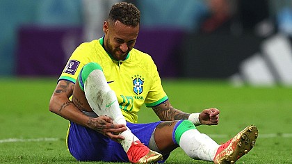Médico da Seleção Brasileira atualiza estado de Neymar após lesão