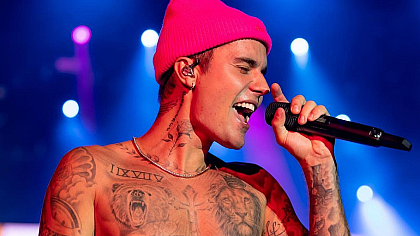 Longe dos palcos e focado na vida pessoal, Justin Bieber completa 29 anos