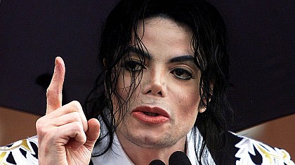 Michael Jackson é homenageado por filhos no dia em que completaria 65 anos