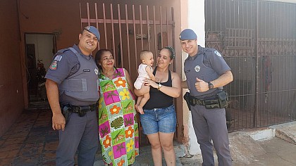 AVARÉ: Policiais Militares desengasgaram uma bebê de 10 meses na tarde desta terça-feira (19)