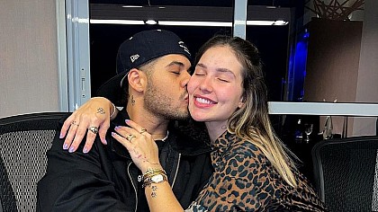 Virginia e Zé Felipe desembarcam de cruzeiro de Neymar