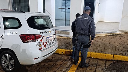 Jovem de 18 anos é preso após roubar R$ 400 e agredir trabalhador em Itaporanga
